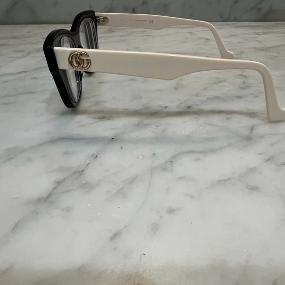 Gucci Black Glasses with Purple Case - Picture 4 of 8